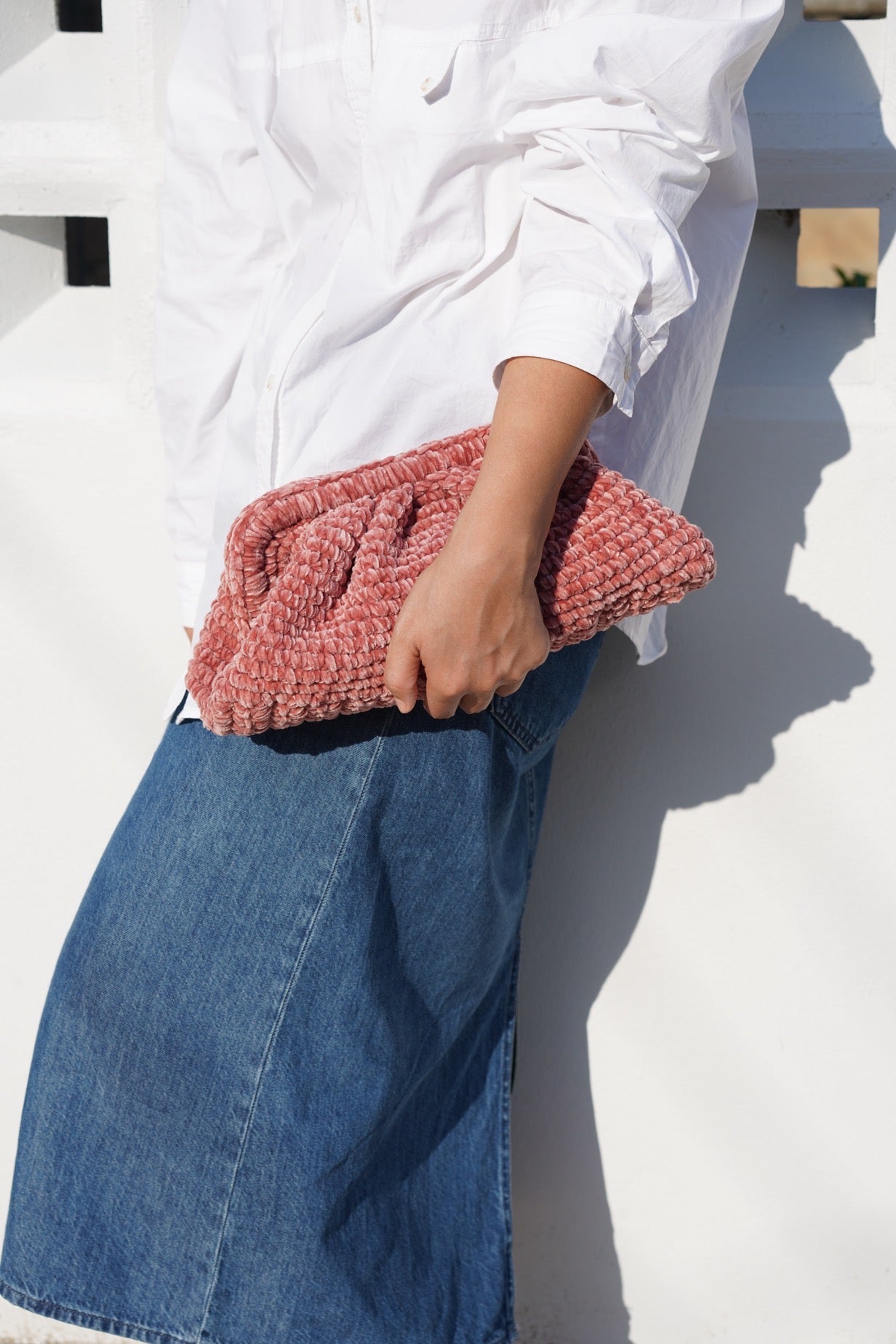 Handmade Velvet Cloud Crochet Clutch β Vintage Pink Elegant Evening Bag | Aunty Woven