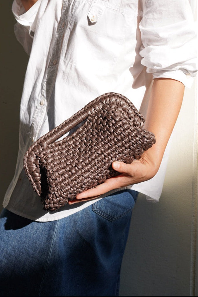 Handmade Woven Clutch Bag – High-Quality Retro Design in Vintage Brown | Aunty Woven