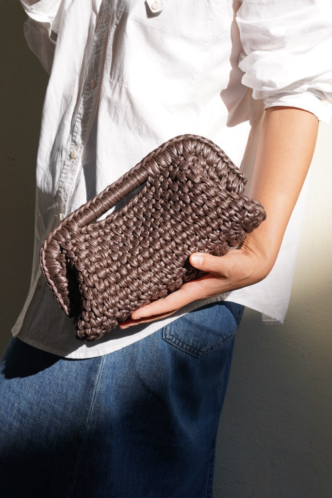 Handmade Woven Clutch Bag – High-Quality Retro Design in Vintage Brown | Aunty Woven